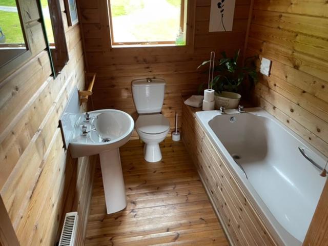 Luxury 3 Bedroom, 3 Bathroom Lodge With Hot Tub Llanbedr  Exterior photo